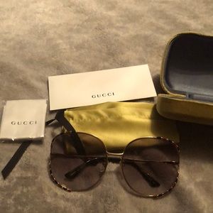 Gucci sun glasses